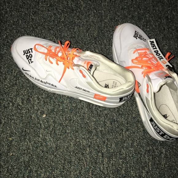 Nike AirMax - Picture 3 of 5